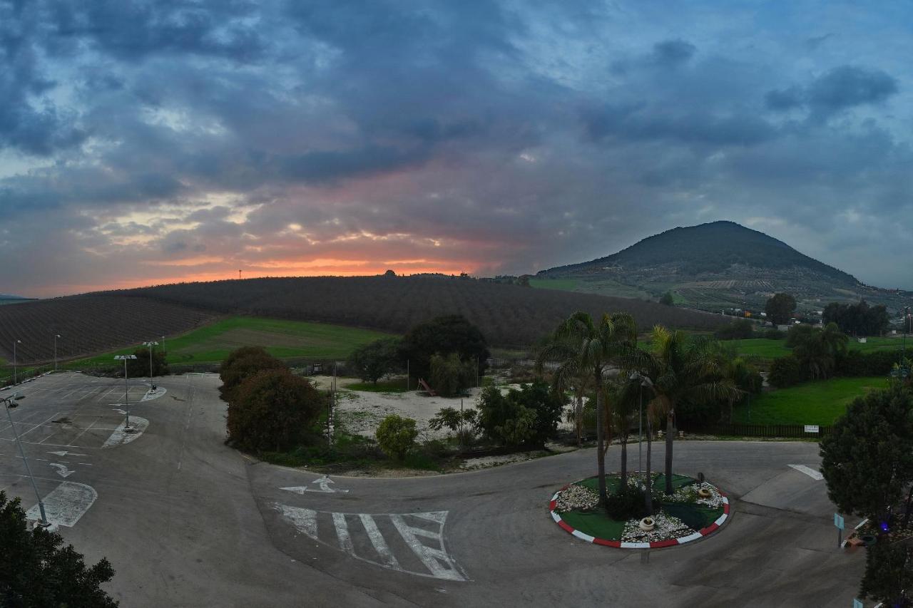 Pearl Of The Valley Hotel Kfar Tavor Luaran gambar